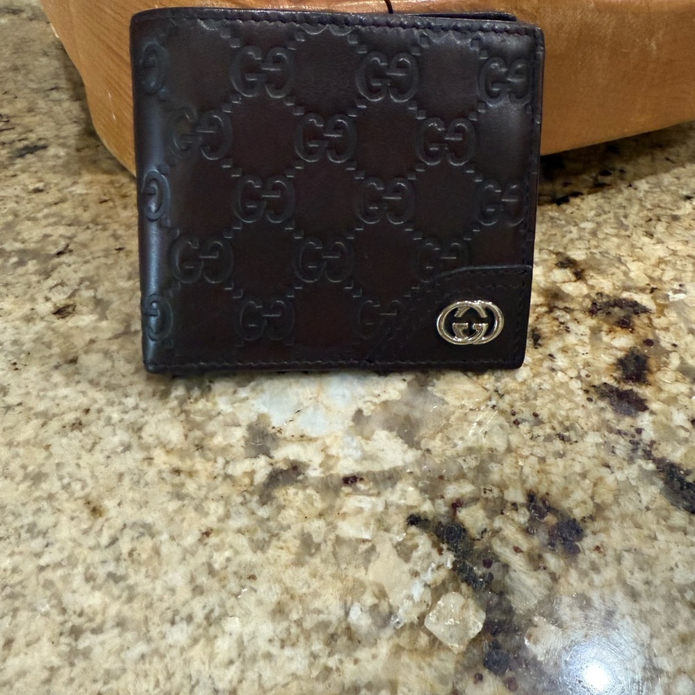 Gucci Signature G Leather Bi Fold  Wallet AUTHENTIC